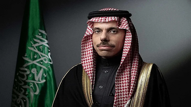 وزير الخارجية يبحث العلاقات الثنائية بنظيره الإيراني