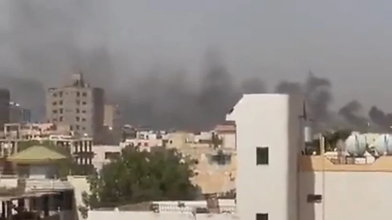 بالفيديو.. إطلاق نار كثيف بين الجيش والدعم السريع بالسودان