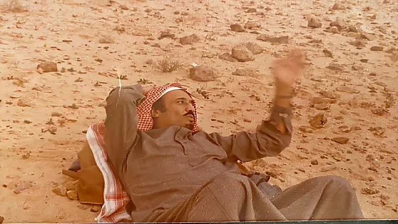 صورة عظيمة ونادرة لخادم الحرمين الشريفين في أجواء بدوية أصيلة