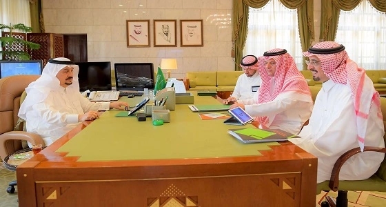 بالصور.. الأمير فيصل بن بندر يستقبل أمين لجنة شباب الرياض