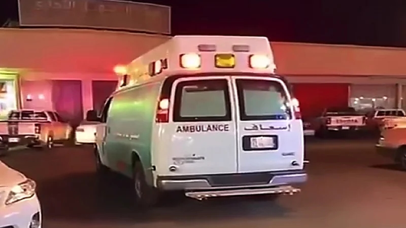 بالفيديو .. سيارة إسعاف تجوب شوارع "شرورة" للحث على أخذ لقاح كورونا
