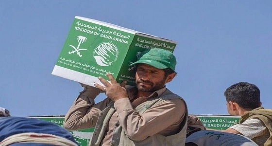 " الملك سلمان للإغاثة " يوزع 76 ألف سلة غذائية خلال أسبوع باليمن