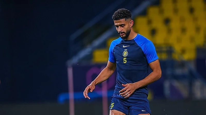 النصر يحسم تجديد عقد عبدالاله العمري