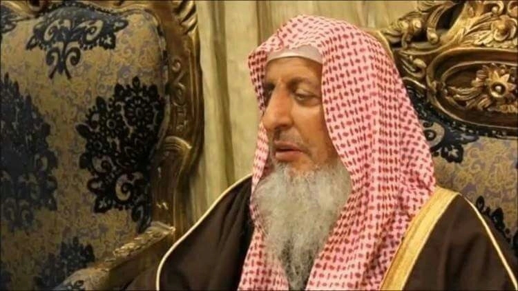 مفتي المملكة :نيل الملك سلمان لجائزة الملك فيصل مستحق نظير ما قدمه للإسلام وأهله