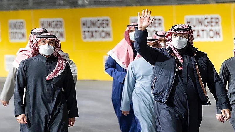 بالفيديو.. مواطن لولي العهد في حلبة الدرعية: " ليته فيني ولا فيك " وهكذا رد عليه