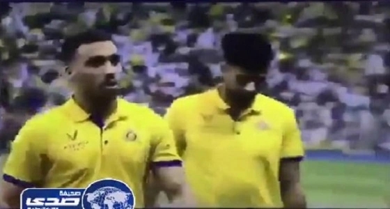 بالفيديو.. لاعب " النصر " يشير بحركة غير أخلاقية في إستاد " الملك فهد "