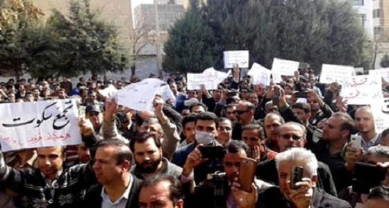 التظاهرات تجوب شوارع إيران ظهر اليوم..و " روحاني " يجهد صوت الشعب