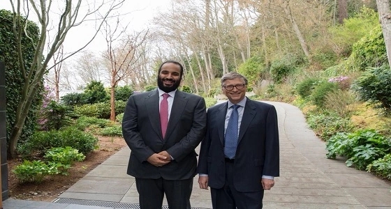 بصورة تذكارية.. سمو ولي العهد يفي بوعده لمؤسس مايكروسوفت