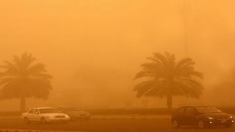 خطوات يجب فعلها لإنقاذ الهاتف حال سقوطه في الماء