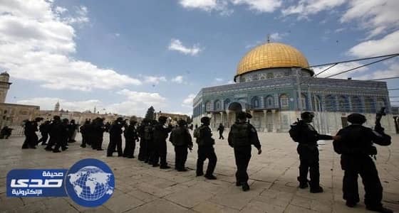 متطرفون يهود يقتحمون باحات الأقصى في حماية جنود الكيان الصهيوني