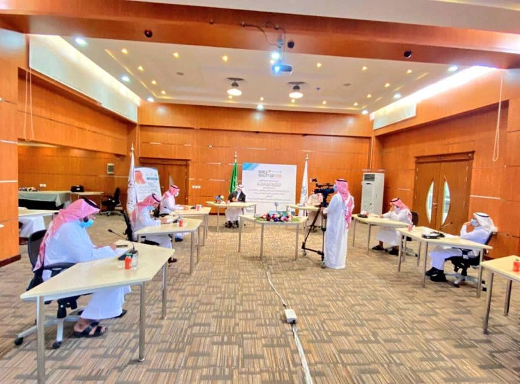 شاهد.. شواهق مائية مصحوبة بعواصف رعدية شديدة قبالة ساحل جدة