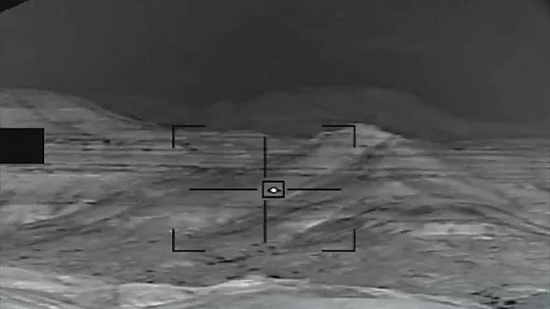 إغلاق محلين وضبط 55 بدلة عسكرية و200 قطعة أنواط ورتب مخالفة بالرياض