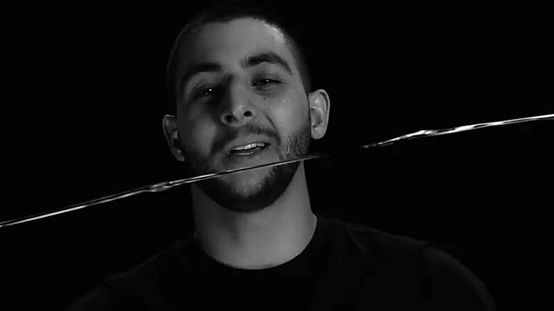 والد الرابر الفلسطيني "شب جديد" يطرده من منزله بسبب ابتهال مولاي