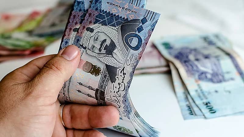 نصيحة مهمة من "البنوك السعودية"بشأن الادخار من الراتب قبل انتهائه