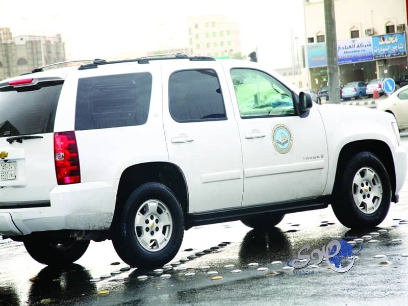 ضبط "باكستاني" يتجول بمركبته الهمر وبرفقته فتاتين بالطائف