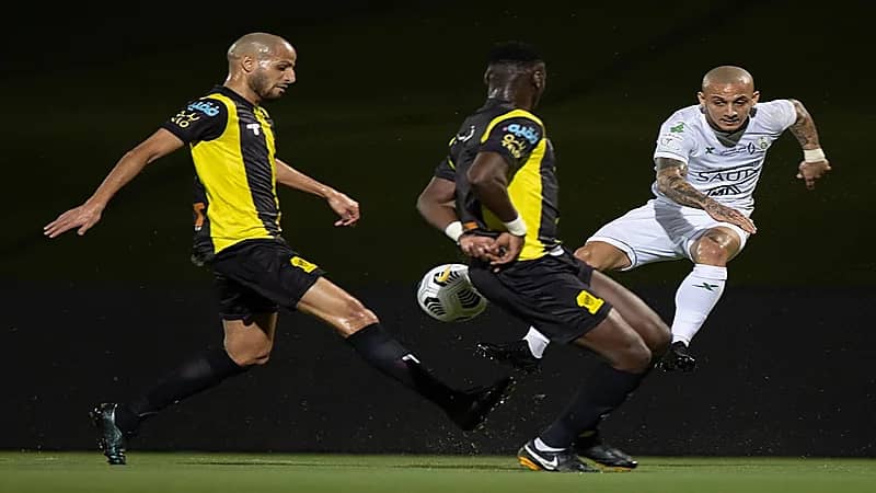 الأهلي يعلن مدة غياب الروماني ميتريتا عن الملاعب