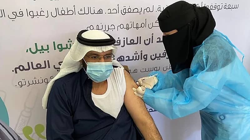 "الداخلية" توضح الفئات المسموح لها بالسفر بعد تلقي لقاح كورونا "فيديو"