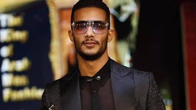 محمد رمضان يستقل دراجة نارية داخل قصر نجل حاكم الإمارات "صور"