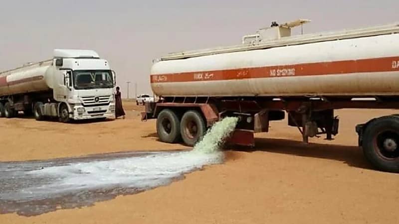 شاهد.. ضبط شاحنات تقوم بخلط البنزين مع الديزل ثم تبيعه للمحطات