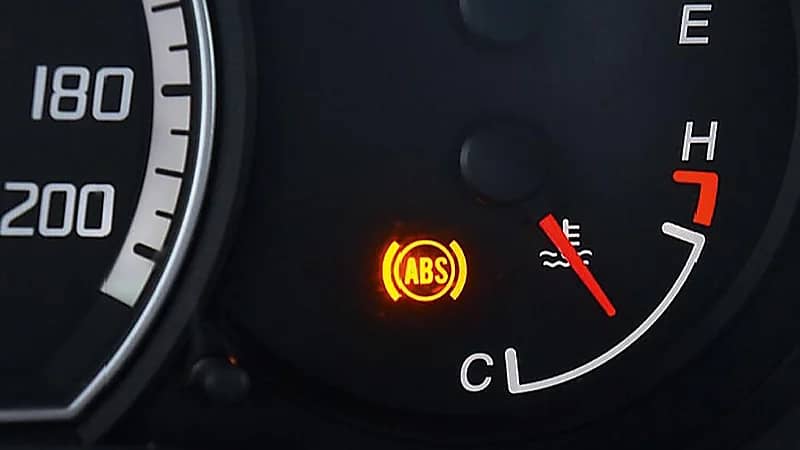 بالصور .. أبرز الاختصارات والرموز المستخدمة في عالم السيارات