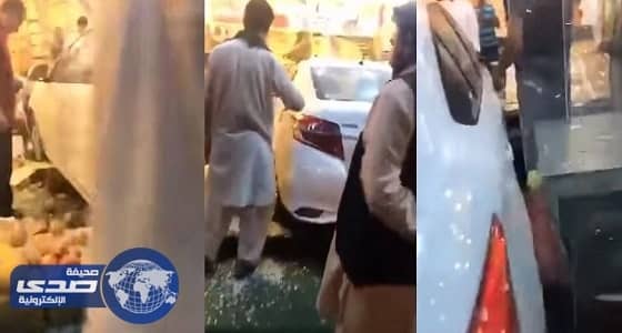 بالفيديو.. حقيقة اقتحام سيارة تقودها امرأة لسوق خضار في بيشة