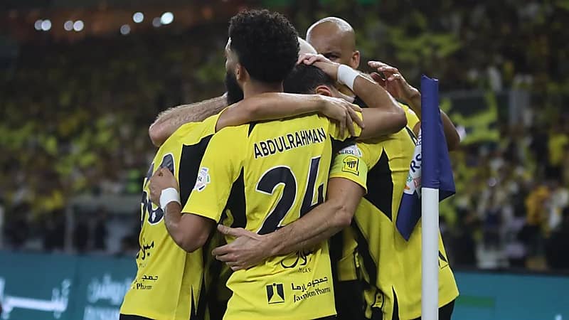 الاتحاد يقسو على الهلال برباعية .. فيديو وصور