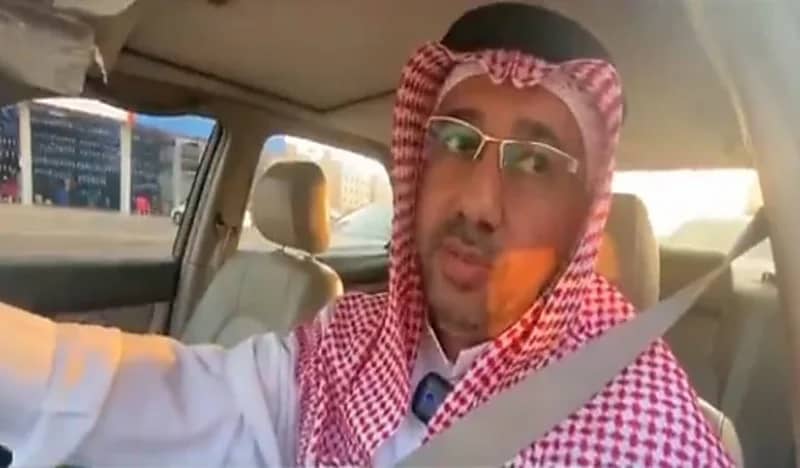 شاهد.. تكدس المركبات بطريق الملك سعود في الدمام يثير غضب سالكيه 