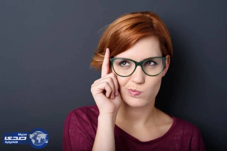 دراسة تؤكد :كلما كانت المرأة ذكية تضاعفت احتمالات بقاءها عازبة