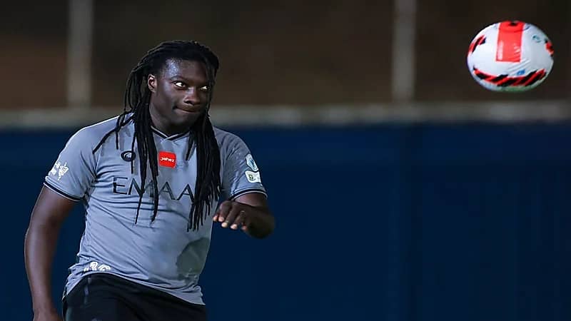 رئيس نادي عاصمي يثير غضب الأعضاء الذهبيين