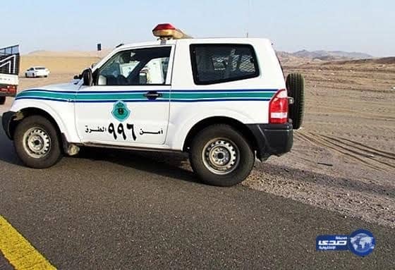 شاهد.. لحظة سقوط شاب داخل حفرة خلال انشغاله بهاتفه