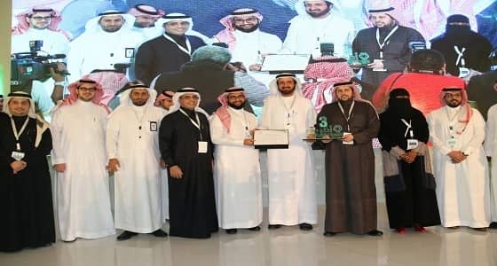 بالصور.. " الربيعة " يكرم مجمع الأمل للصحة النفسية بالرياض