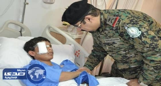 اللواء القحطاني يزور " التليدي " المصاب في الحد الجنوبي