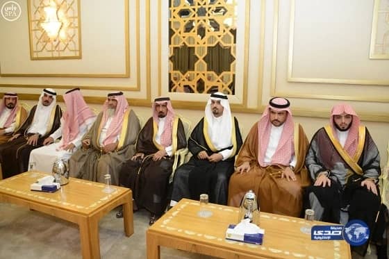 أمير منطقة حائل يستقبل عدداً من المسؤولين وجمعاً من المواطنين