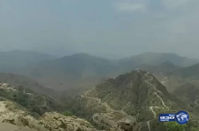 بالفيديو..  القوات السعودية تدمر مخابئ للحوثيين على الحدود بطائرات "الأباتشي"