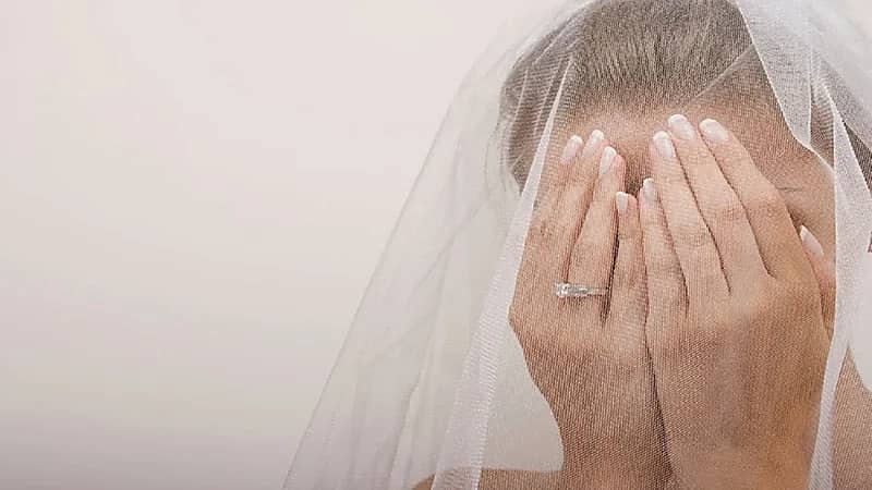 عريس يصفع عروسه وسط صدمة الحاضرين