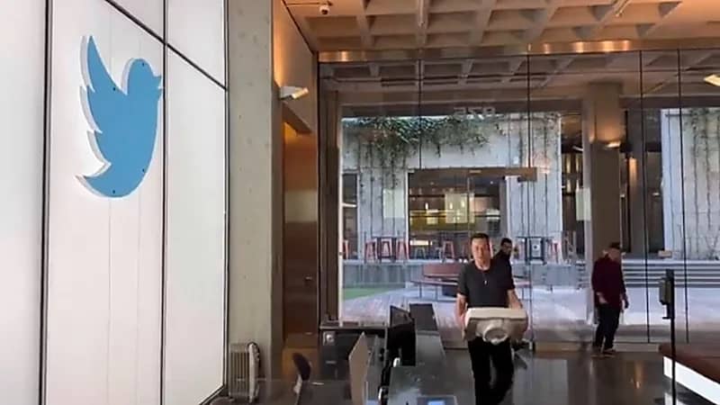 إيلون ماسك: أنا رئيس تويتر (فيديو)