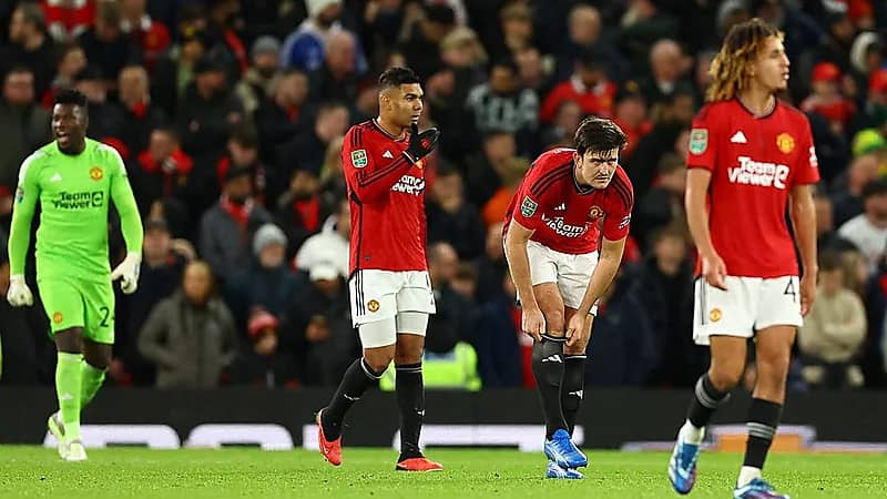 نيفيل ينتقد لاعبي فريقه النائمين بعد الخسارة أمام نيوكاسل .. فيديو