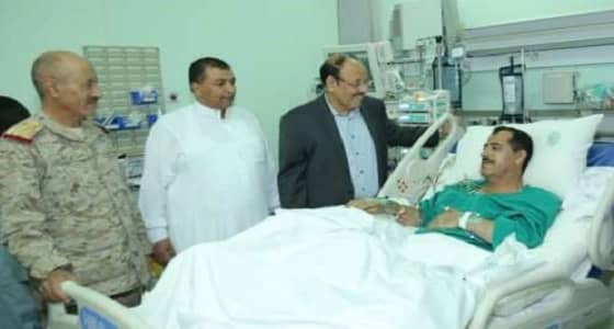 أول ظهور لرئيس الأركان بعد إصابته إثر انفجار لغم بالجوف