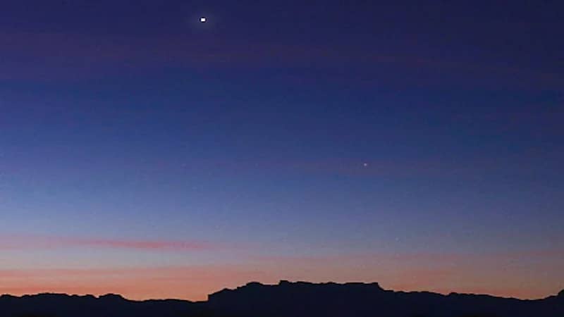 سماء المملكة تشهد اقتران الزهرة بالمريخ