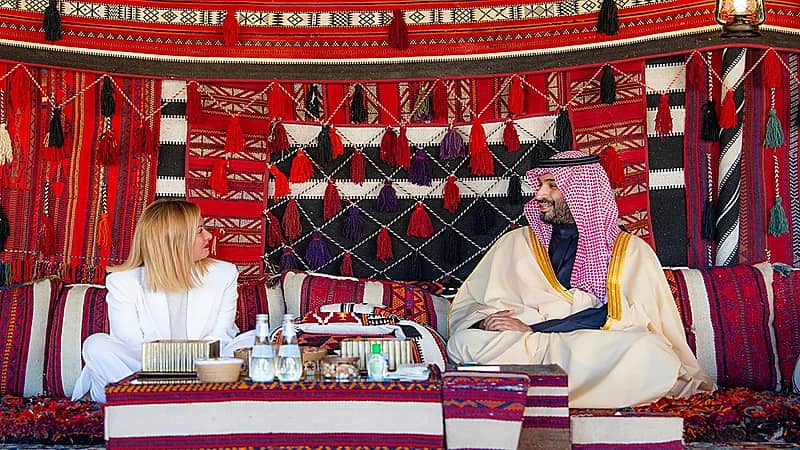 ولي العهد يستقبل رئيسة الوزراء بإيطاليا بالمخيم الشتوي في العلا.. فيديو وصور