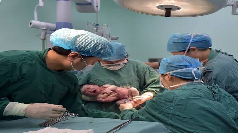 امرأة تحقق حلم الأمومة بعد 26 حالة إجهاض