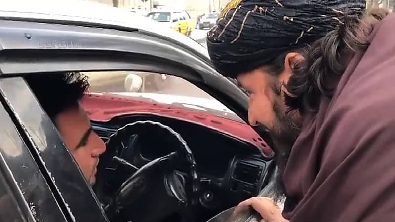 شاهد.. طالبان تحذر سائق: " الموسيقى حرام "