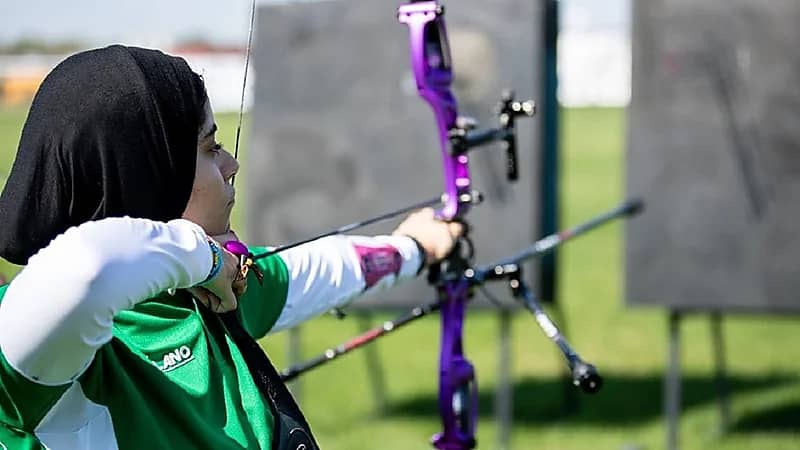 بالفيديو..إقبال كبير من قبل النساء على بطولات الرماية