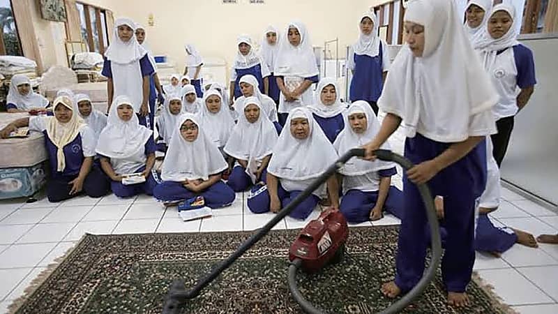 "وزيرة فلبينية": قدمنا طلب للمملكة بتقليص مدة عقد العمالة المنزلية