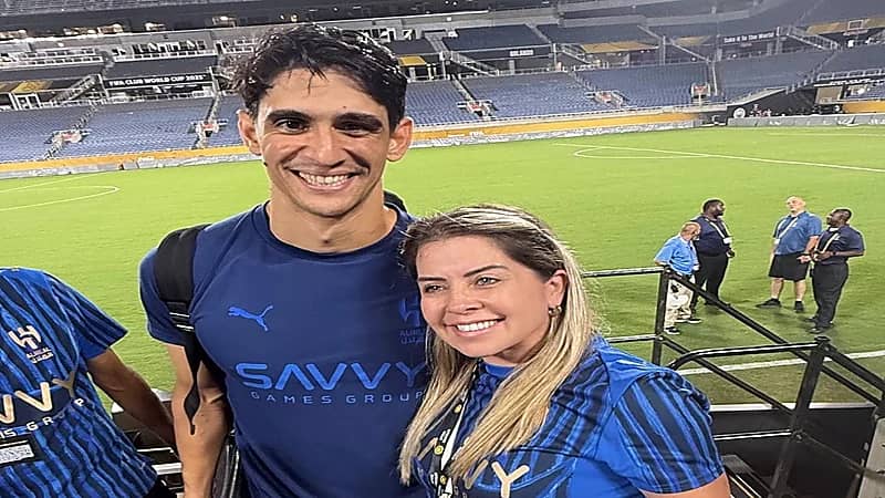 والدة مالكوم تشيد بياسين بونو: أفضل حارس