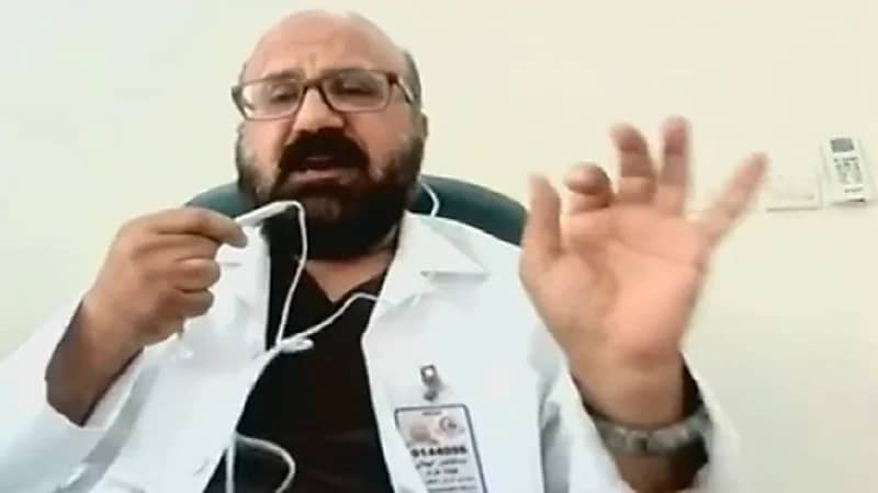 استشاري يحذر من مخاطر "التحنيك" و"الكي" لعلاج الأطفال