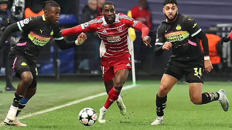 وكيل باكايوكو: اللاعب مستمر مع آيندهوفن رغم عرض الهلال