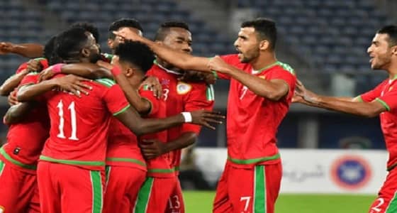 الجمعة.. الإمارات بالأبيض أمام عمان صاحب الزي الأحمر