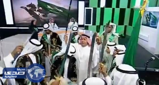 بالفيديو.. الشريان يؤدي " العرضة " على الهواء مباشرة احتفالا باليوم الوطني