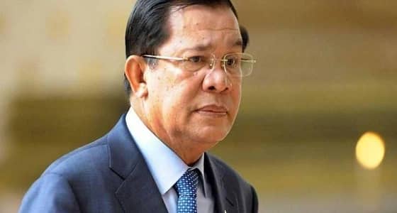 كمبودية تسجن عامين لإلقائها الحذاء على رئيس الوزراء